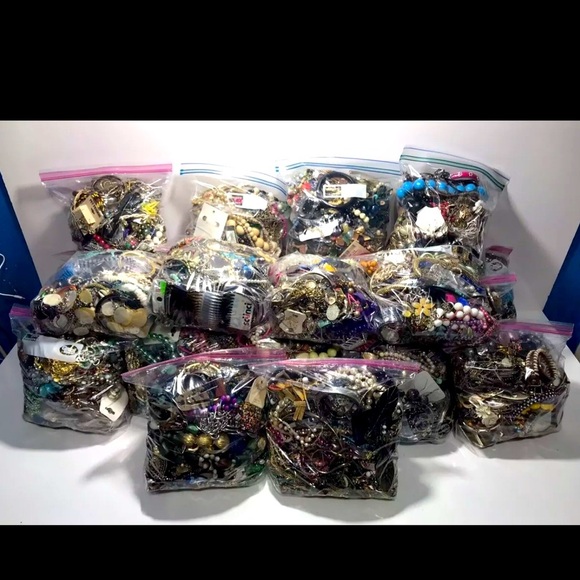 “ROCK THE CASBA”~ huge 5 LB vintage jewelry lot- MYSTERY BOX - Picture 1 of 9